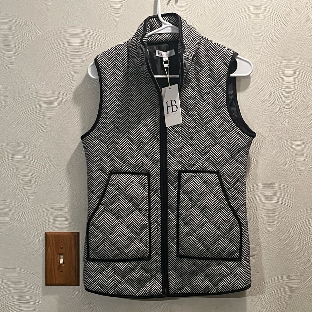 NWT Hazel Blues Lined Black & White Herringbone Vest w/2 pockets. Size Small.